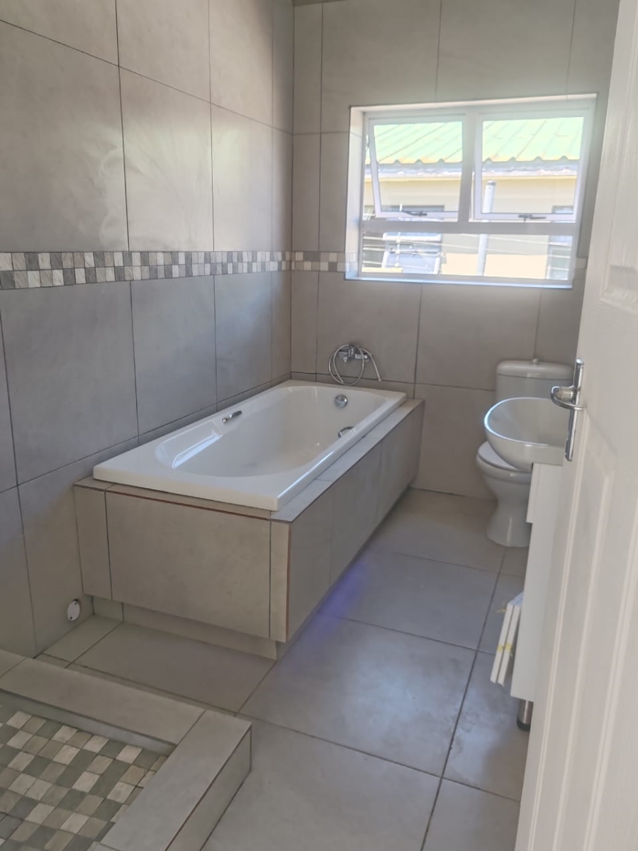 3 Bedroom Property for Sale in Palmiet Western Cape